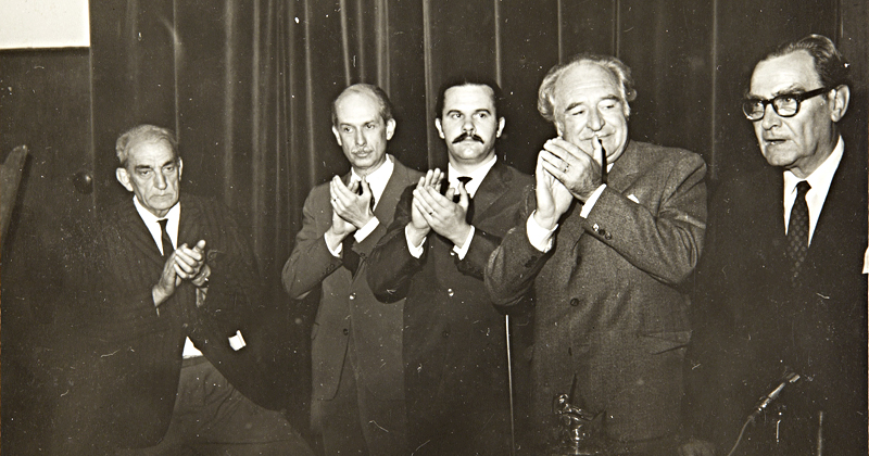 Da esquerda para a direita: Flávio de Carvalho, Antonio Candido e Francisco García Lorca, em homenagem ao poeta espanhol Federico García Lorca na Biblioteca Municipal de São Paulo, 1968