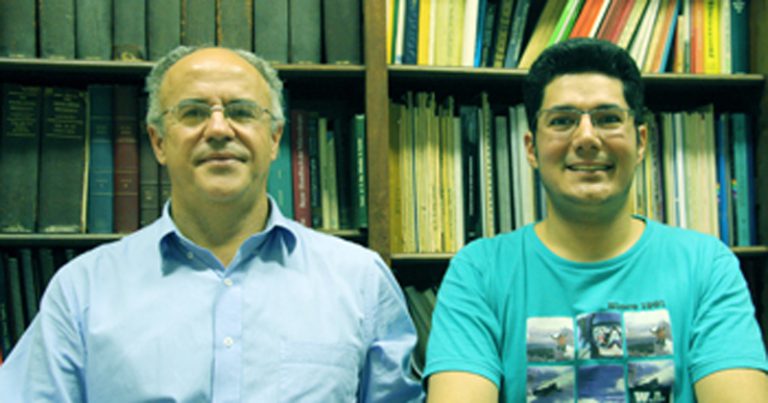 Professor Gontijo Guimarães e Mohammad Sadraeian – Foto: Thierry Lima Santos/Assessoria de Comunicação IFSC/USP