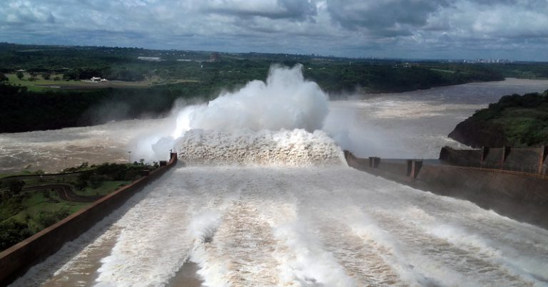 Construção de hidrelétricas no Brasil já desalojou milhares de pessoas e a grande maioria não recebeu qualquer tipo de indenização – Foto: pedroddf/Pixabay CC
