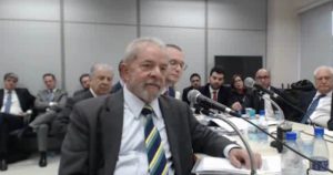 Para colunista, depoimento de Lula marca momento crítico na política