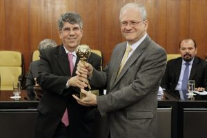 Universidade é homenageada com prêmio do Centro Cultural Brasil-Turquia