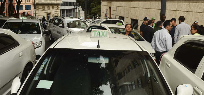 Taxistas protestam contra o Uber em São Paulo - Foto: Foto: Rovena Rosa/Agência Brasil