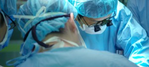 Técnica cirúrgica “em dois tempos” opera um lado do fígado de cada vez para remoção de tumores