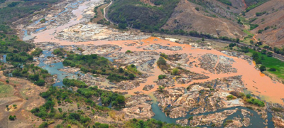 Cidade de Mariana (MG) depois do rompimento de uma barragem de detritos de mineração - Foto: Foto: Fred Loureiro/Fotos Públicas