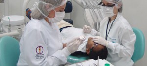 Odontologia da USP lança guia de orientação para pacientes com câncer