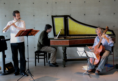 Trio Sonare, Sergio Carvalho (cravista), Shen Ribeiro (flautista) e Abel Vargas (viola de gamba) - Foto: Cecília Bastos/USP Imagem