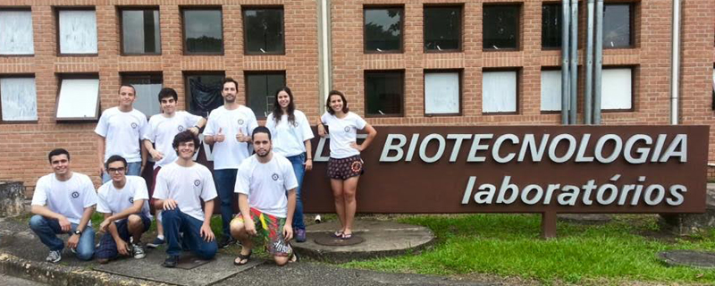 Parte dos membros do Clube de Biologia Sintética da Escola de Engenharia de Lorena - Foto: Divulgação/CBSin EEL