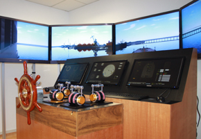Simulador Marítimo Hidroviário prever procedimentos de atracação arriscados e simular as condições de comando de embarcações após obras em portos | Foto: Divulgação