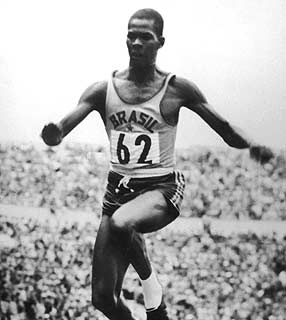 Adhemar Ferreira da Silva, campeão olímpico brasileiro - Foto: Wikipédia