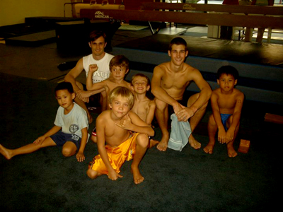Como professor no Ginásio Paradise Gimnastics, Maui, Havaí, em 2005