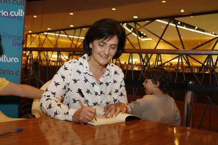 Professora Katia Rubio da EEFE e autora do livro Atletas Olímpicos Brasileiros - Foto: Marcos Santos/USP Imagens