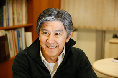 Professor Jun Okamoto Jr - Foto: Marcos Santos USP Imagens