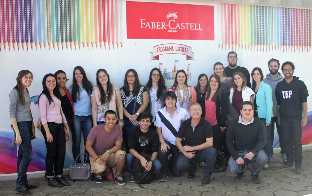 Estudantes do curso de Estatística foram conhecer a linha de produção da Faber Castell | Foto: Henrique Fontes