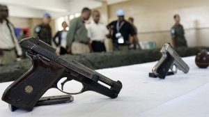 A violência urbana aumenta ou diminui com o porte de armas?