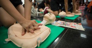 Escola de Enfermagem lança site de capacitação em parada cardiorrespiratória
