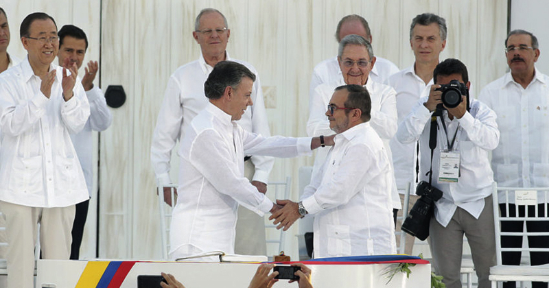 O governo da Colômbia e as FARC assinam acordo de paz - Foto: Andrés Valle/ Presidência Perú