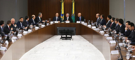 Brasília - Michel Temer coordena primeira reunião com sua equipe após tomar posse na Presidência da República do Brasil (Valter Campanato/Agência Brasil)