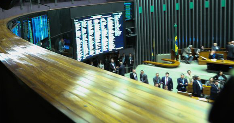 Sessão da Câmara para votação da PEC 241 de 2016 que estabelece um teto para os gastos públicos - Foto: Fabio Rodrigues Pozzebom/Agência Brasil via Fotos Públicas