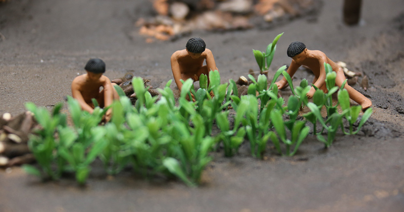 Maquete tátil mostra o cotidiano dos índios que habitavam o Brasil