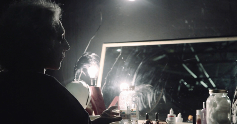 Documentário Górgona mostra a atriz Maria Alice Vergueiro durante a encenação de As Três Velhas, do escritor chileno Alejandro Jodorowsky - Foto: Divulgação
