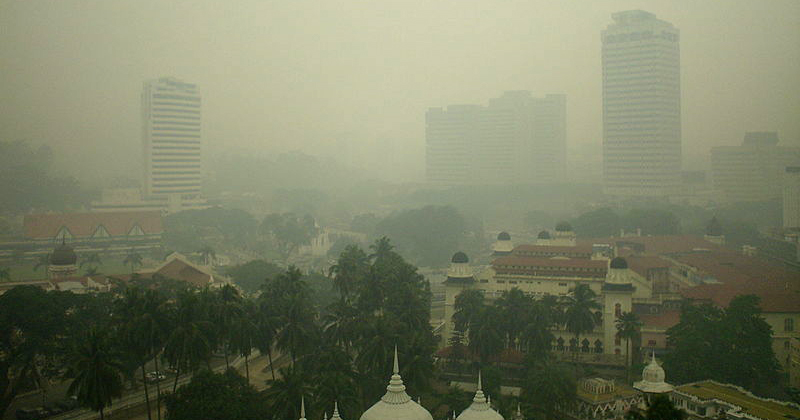 Nuvem de poluição sobre Kuala Lumpur - Foto: Wikimedia Commons