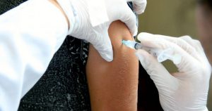 Em 2017, vacinação contra o HPV se estenderá aos meninos