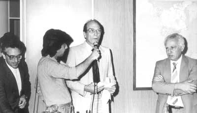 Alfredo Bosi (à esq.), Gerhard Malnic (entrevistado pela Rádio USP) e José Goldemberg no lançamento da revista "Estudos Avançados" em dez/1987 - Foto: Divulgação
