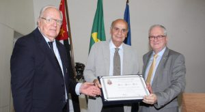 Drauzio Varella recebe o Prêmio USP de Direitos Humanos