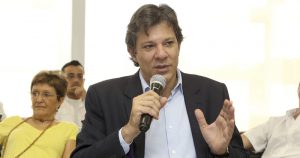 USP deve participar mais da solução dos problemas de São Paulo, defende prefeito