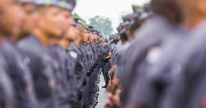 Conflitos vivenciados dentro da corporação influenciam ações policiais nas ruas
