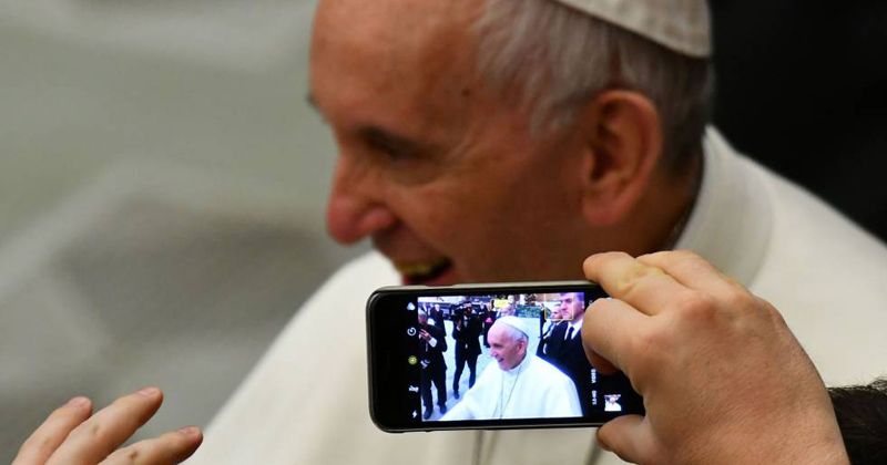 Para o Pontífice “a desinformação é provavelmente o maior pecado que um meio de comunicação pode cometer” - Foto: Divulgação/AFP