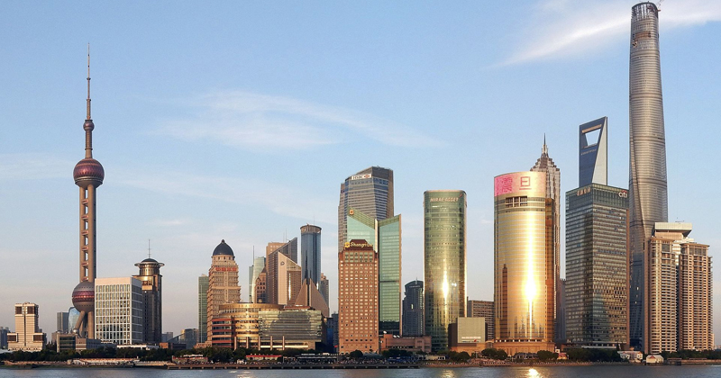 O distrito financeiro de Pudong, em Xangai, se tornou símbolo de rápida expansão econômica da China desde os anos 1990 - Foto: Wikimedia Commons
