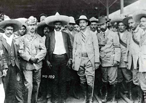 General Emiliano Zapata, líder da Revolução Mexicana, em Cuernavaca (abril de 1911) - Foto: Wikimedia Commons