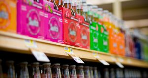 Regulamentar publicidade infantil pode reduzir consumo de refrigerante