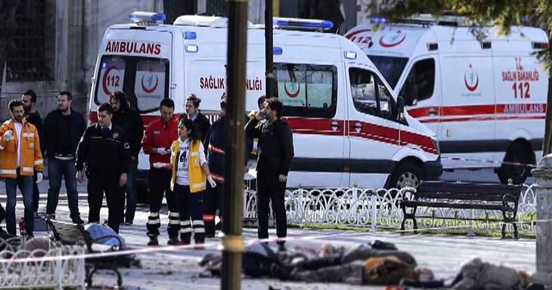 Socorro aos feridos em atentado em Istambul, na Turquia, em 2016 - Foto: Wikimedia Commons