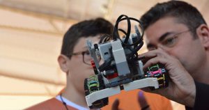 Na USP São Carlos, curso prepara alunos para a Olimpíada de Robótica