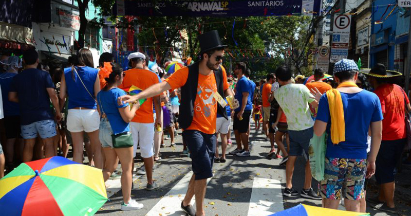 Bloco de carnaval paulista homenageia a cultura Pernambucana, na rua da Consolação - Foto: Rovena Rosa/Agência Brasil