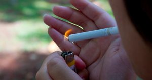 Brasileiros querem parar de fumar, só precisam descobrir como
