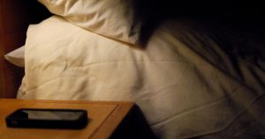 Estímulos sensoriais por vídeos e sons podem beneficiar o sono