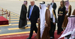 Visita de Trump à Arábia Saudita desestabiliza Oriente Médio