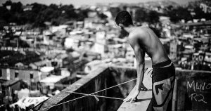 No Brasil, jovens na linha de pobreza chegam a 40,2%