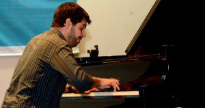 Pianista André Mehmari lança CD com o violoncelista Antonio Meneses