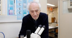 Aos 95 anos, geólogo da USP ainda dá aulas e pesquisa