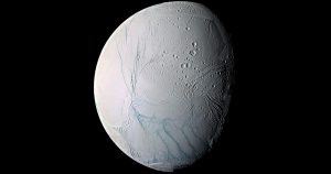 Água em estado líquido foi encontrada nas luas de Saturno