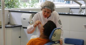 Pacientes especiais recebem atendimento odontológico na USP