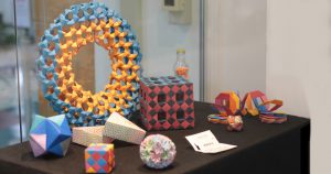 Campus de São Carlos promove exposição de origami