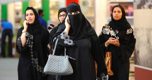 Arábia Saudita começa a mudar relações com as mulheres