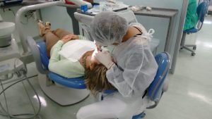USP busca voluntários com implantes dentários para tratamento