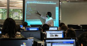 Na USP, alunos são desafiados a desenvolver um sistema operacional