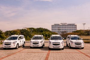 USP entrega carros para transporte de pessoas com mobilidade reduzida